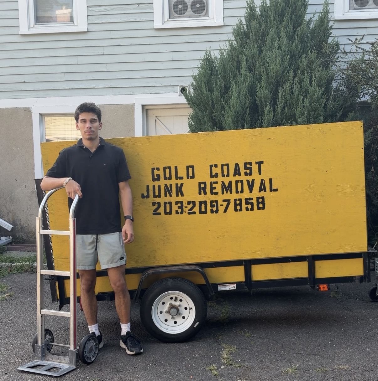 Owner of Gold Coast Junk Removal standing next to the branded trailer